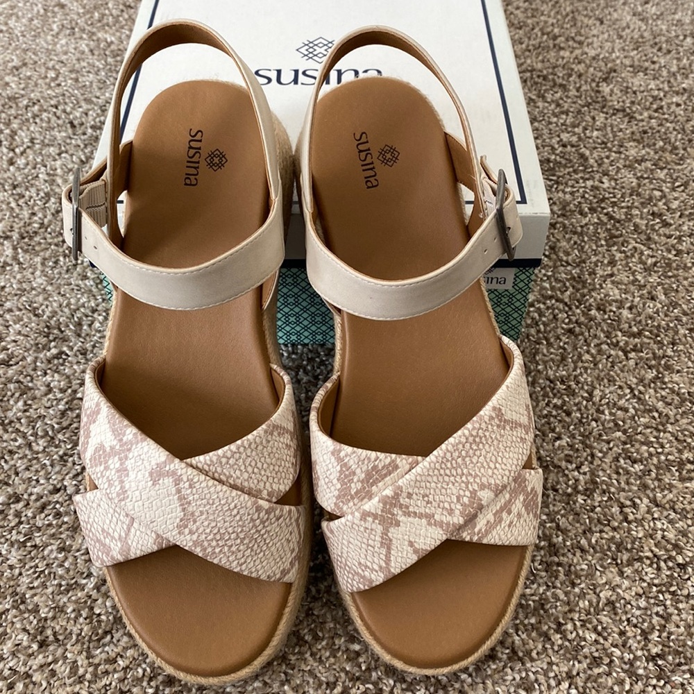 Susina Marli Beige Washed Snake Wedges Sz11